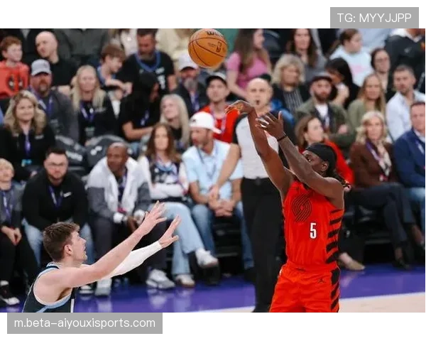 开拓者升至西部第九 霍勒迪31分引领三分火力冲击附加赛格局